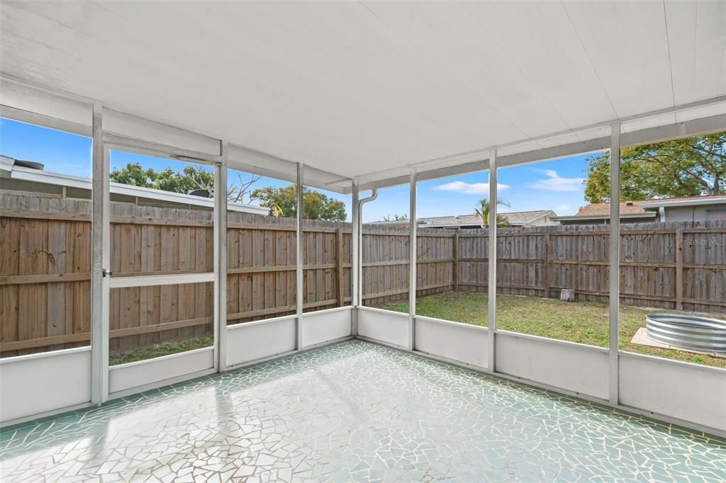 На продажу: $245,000 (2 спален, 2 ванн, 1128 Квадратных фут)