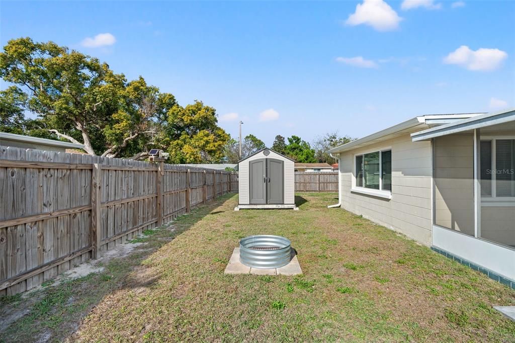 На продажу: $245,000 (2 спален, 2 ванн, 1128 Квадратных фут)