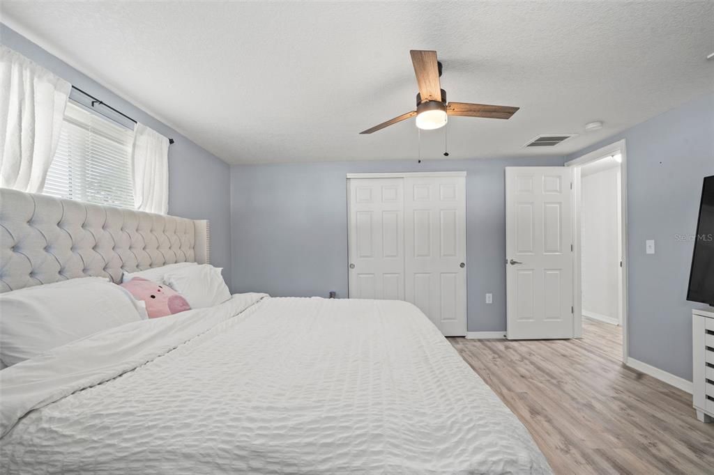 На продажу: $245,000 (2 спален, 2 ванн, 1128 Квадратных фут)