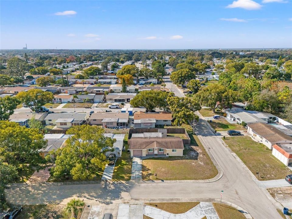 На продажу: $245,000 (2 спален, 2 ванн, 1128 Квадратных фут)