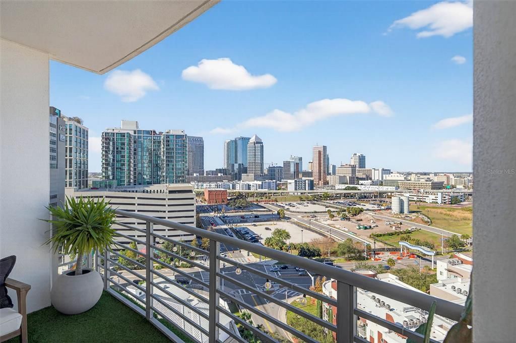 待售: $749,900 (2 贝兹, 2 浴室, 1165 平方英尺)