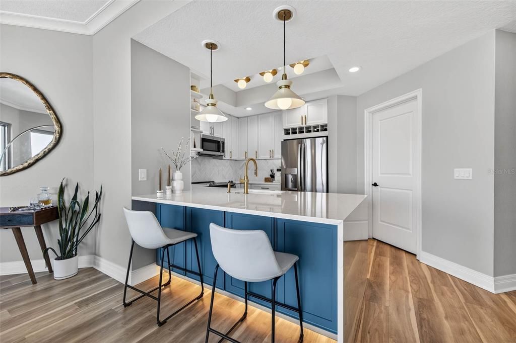 待售: $749,900 (2 贝兹, 2 浴室, 1165 平方英尺)