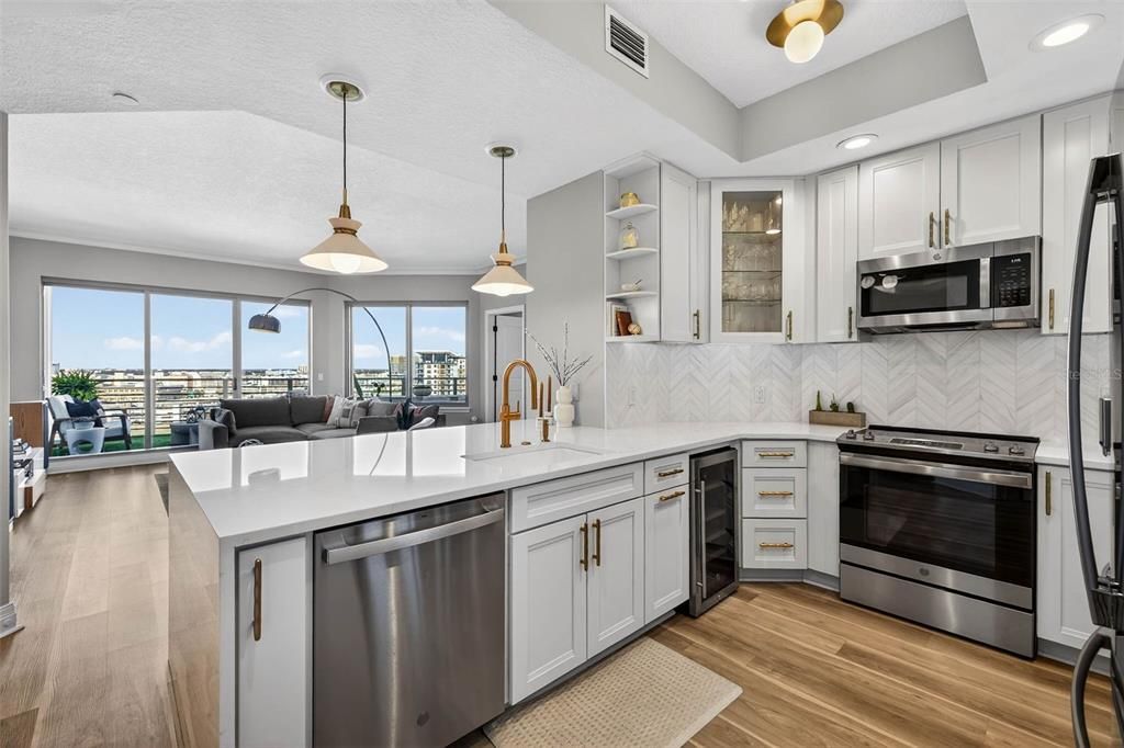 待售: $749,900 (2 贝兹, 2 浴室, 1165 平方英尺)