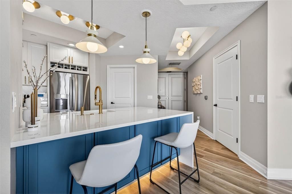 待售: $749,900 (2 贝兹, 2 浴室, 1165 平方英尺)