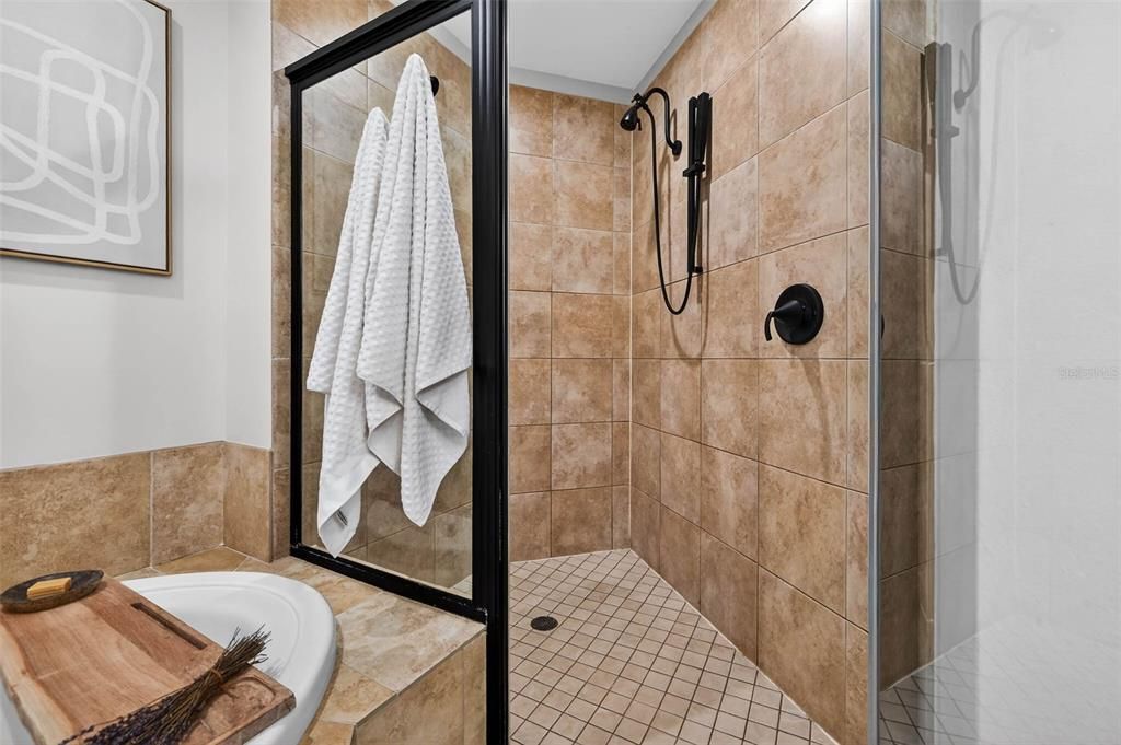 待售: $749,900 (2 贝兹, 2 浴室, 1165 平方英尺)