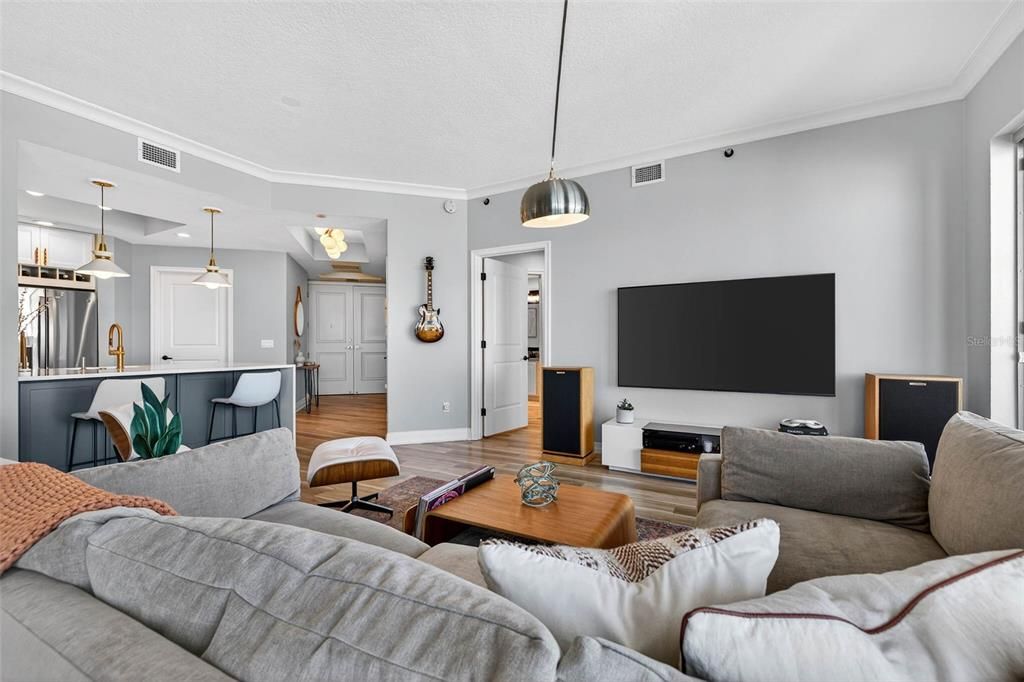 待售: $749,900 (2 贝兹, 2 浴室, 1165 平方英尺)