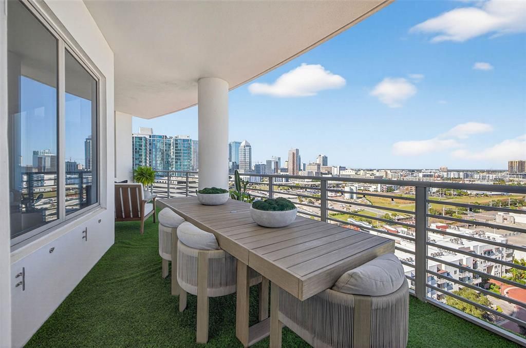 待售: $749,900 (2 贝兹, 2 浴室, 1165 平方英尺)