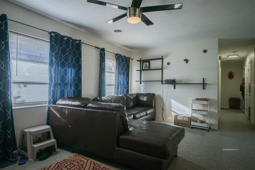 На продажу: $375,000 (3 спален, 2 ванн, 1497 Квадратных фут)