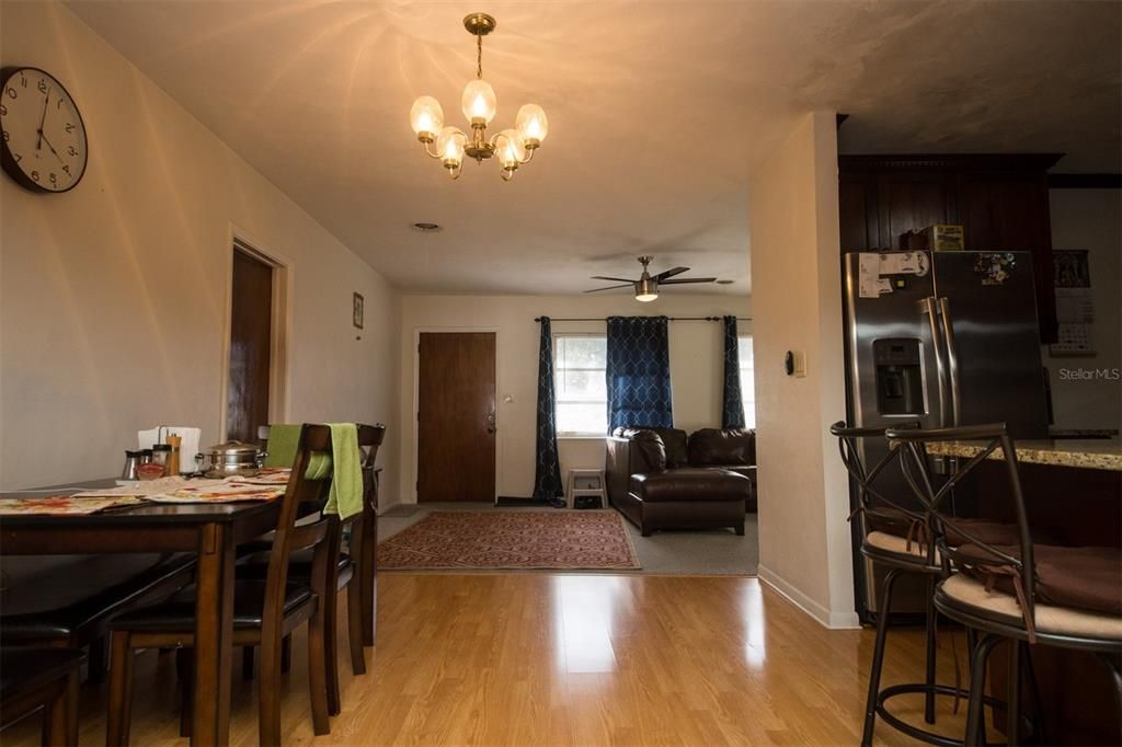 На продажу: $375,000 (3 спален, 2 ванн, 1497 Квадратных фут)