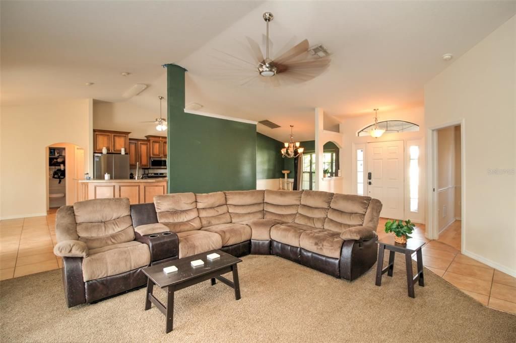 出租: $2,300 (3 贝兹, 2 浴室, 2149 平方英尺)