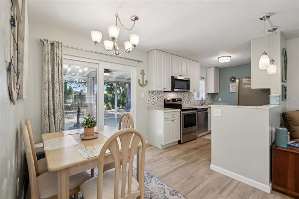 待售: $209,000 (2 贝兹, 1 浴室, 812 平方英尺)