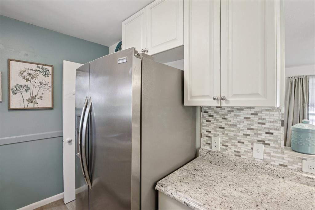 待售: $209,000 (2 贝兹, 1 浴室, 812 平方英尺)