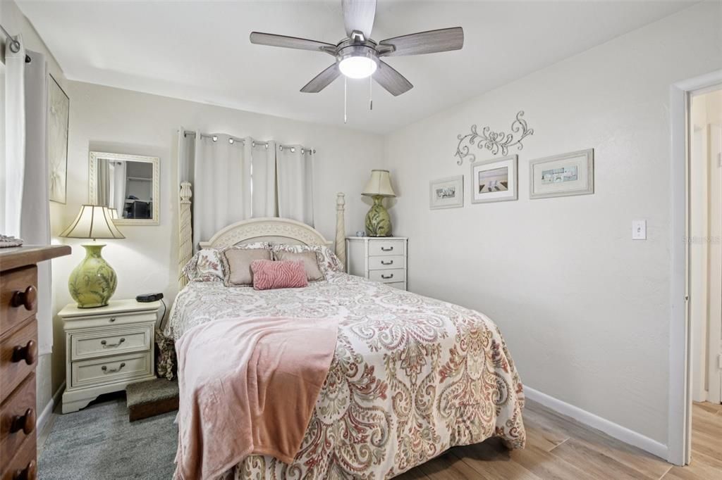 待售: $209,000 (2 贝兹, 1 浴室, 812 平方英尺)