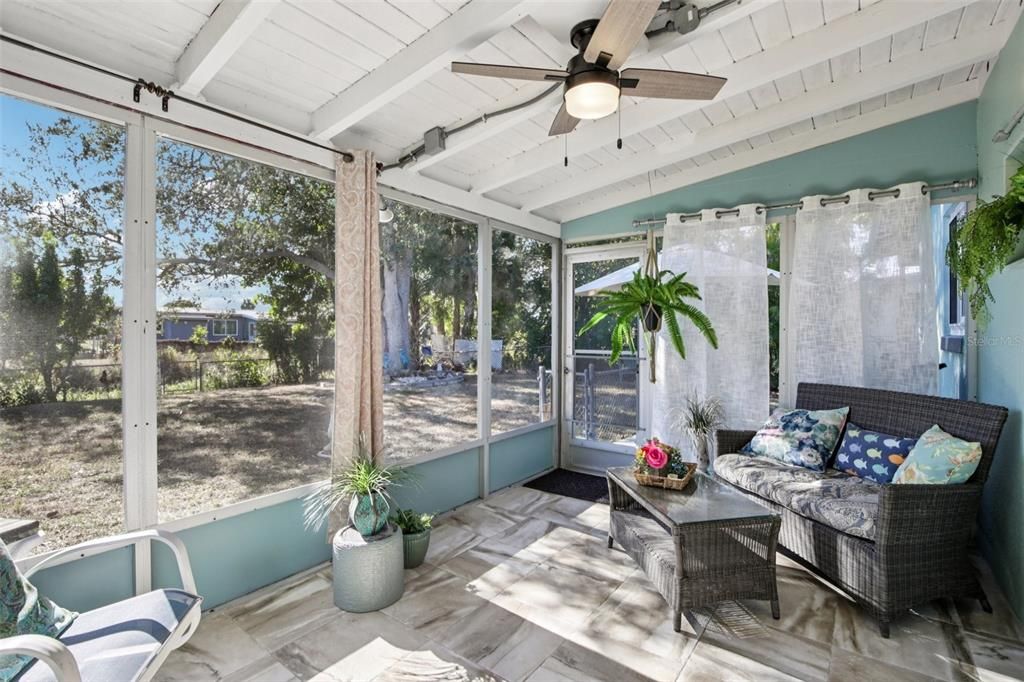 待售: $209,000 (2 贝兹, 1 浴室, 812 平方英尺)