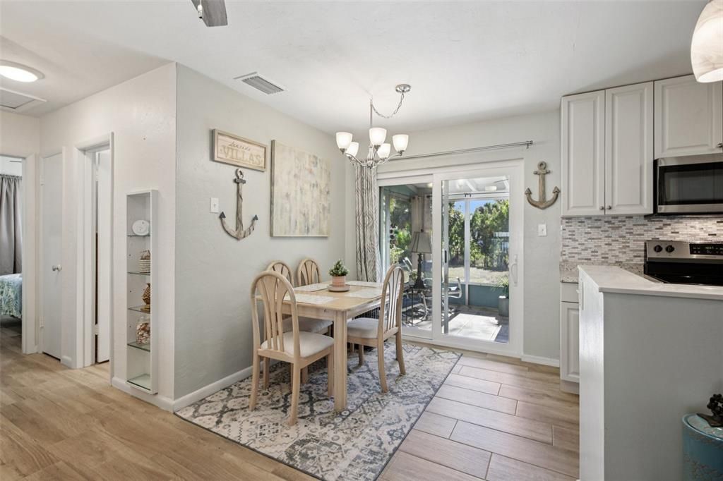 待售: $209,000 (2 贝兹, 1 浴室, 812 平方英尺)