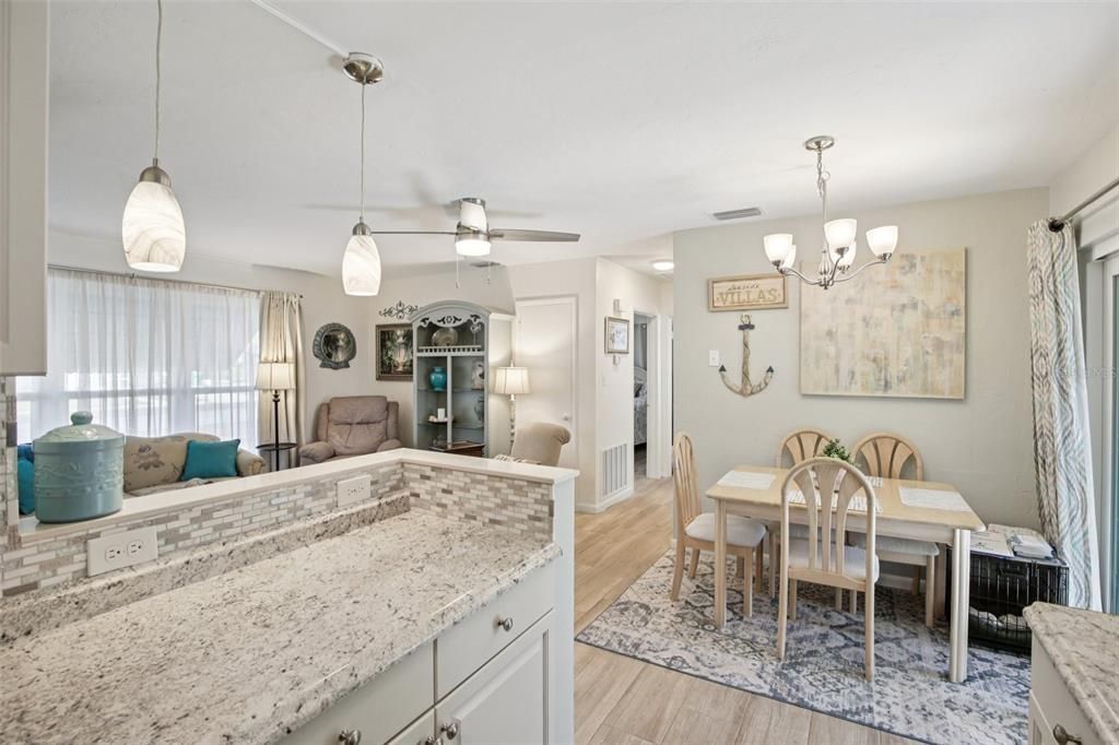 待售: $209,000 (2 贝兹, 1 浴室, 812 平方英尺)