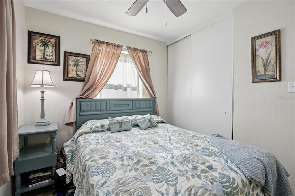 待售: $209,000 (2 贝兹, 1 浴室, 812 平方英尺)