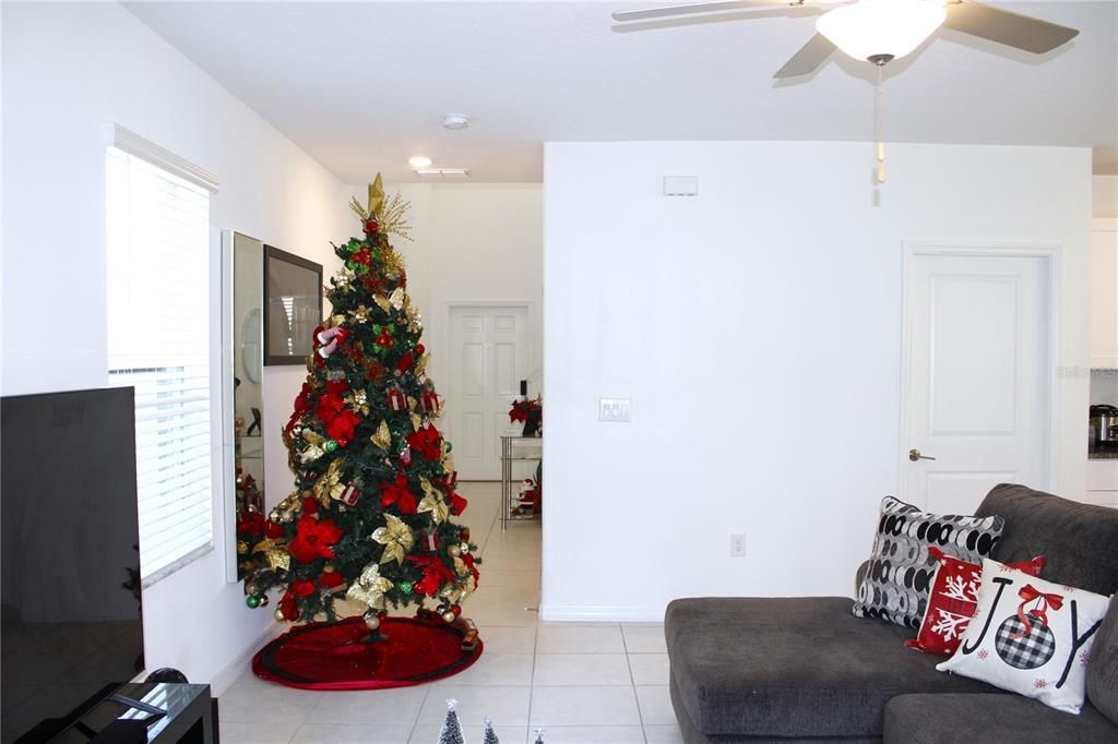 待售: $499,900 (4 贝兹, 2 浴室, 1870 平方英尺)