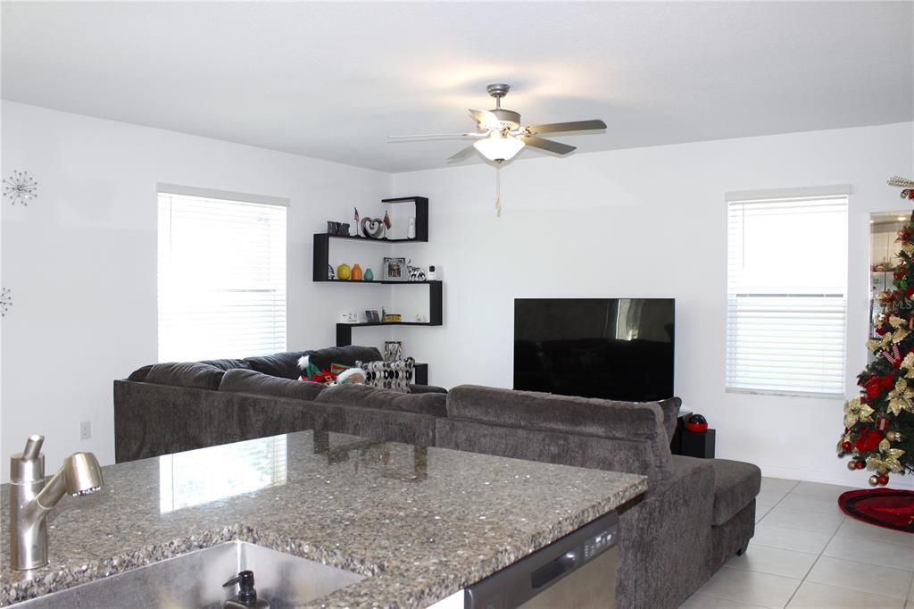 待售: $499,900 (4 贝兹, 2 浴室, 1870 平方英尺)