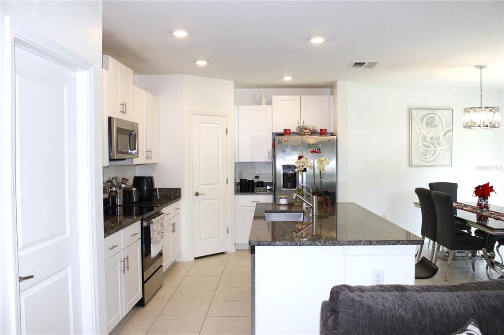 待售: $499,900 (4 贝兹, 2 浴室, 1870 平方英尺)