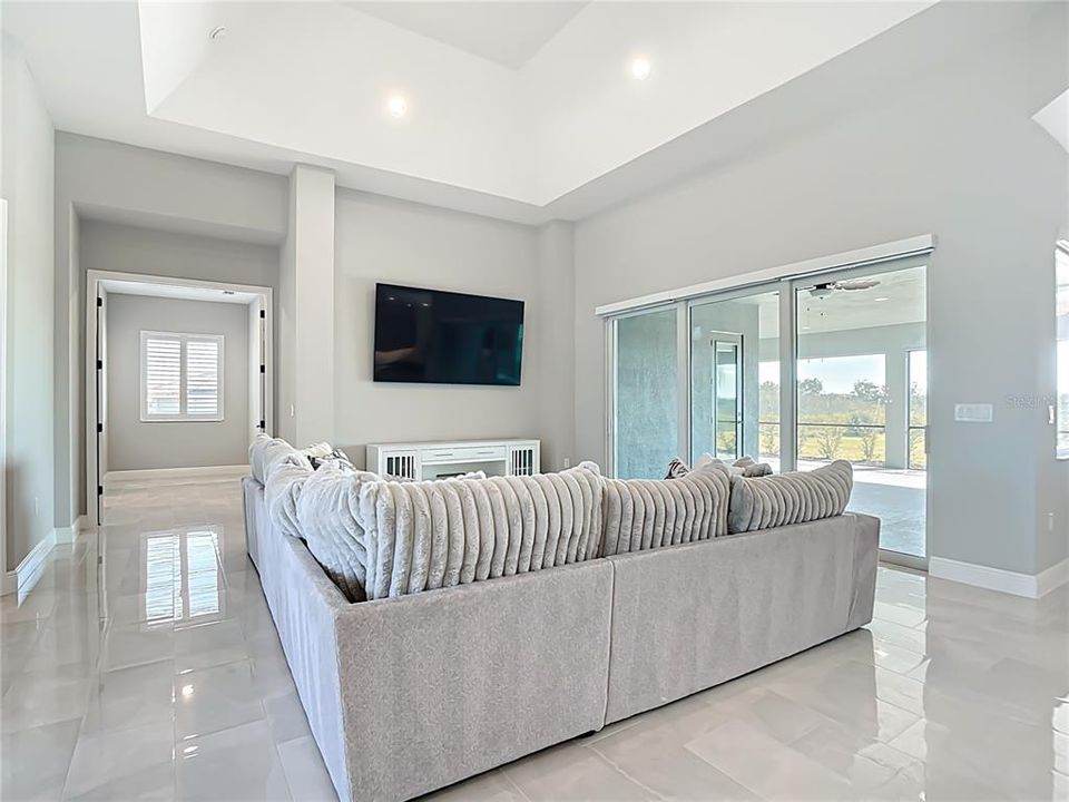 En Venta: $2,200,000 (5 camas, 4 baños, 4452 Pies cuadrados)