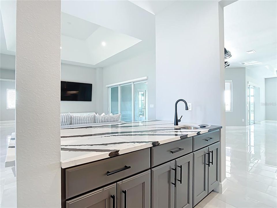 En Venta: $2,200,000 (5 camas, 4 baños, 4452 Pies cuadrados)