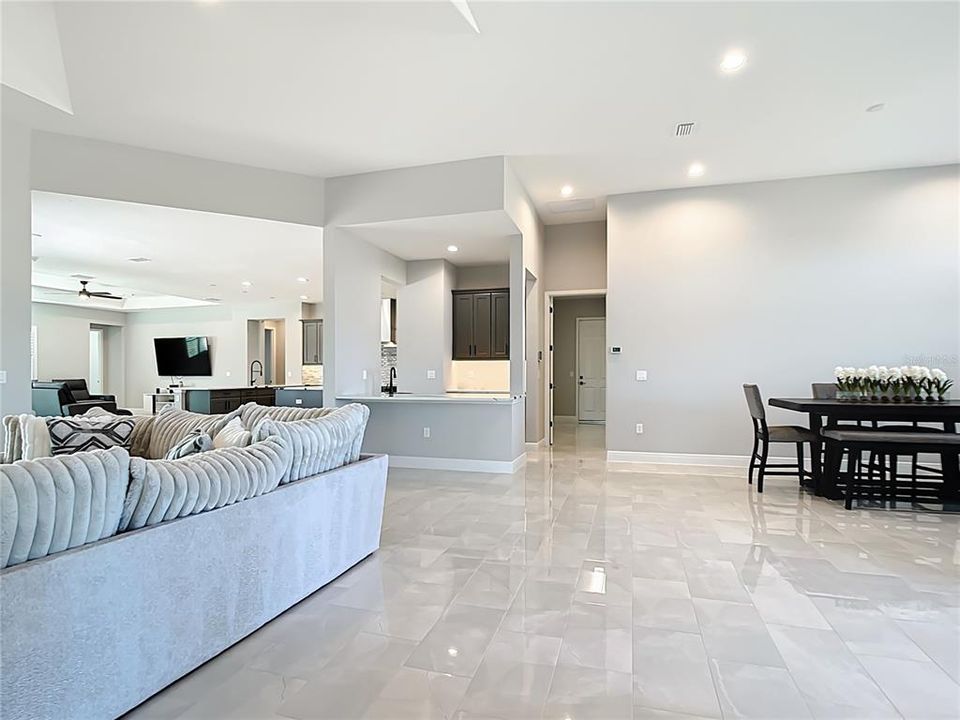 En Venta: $2,200,000 (5 camas, 4 baños, 4452 Pies cuadrados)