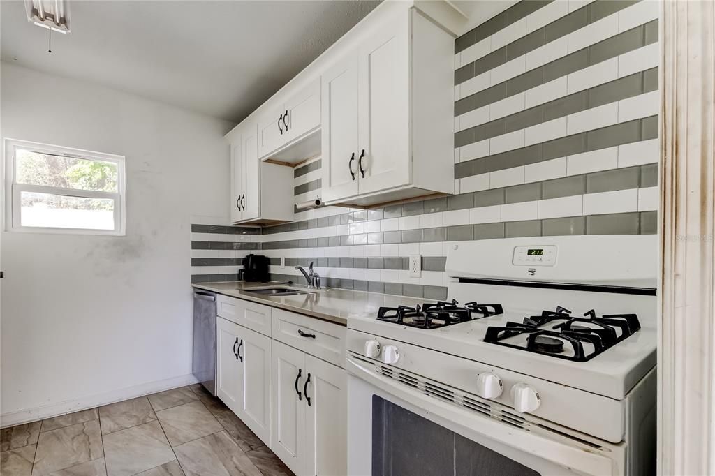 待售: $498,750 (5 贝兹, 4 浴室, 1723 平方英尺)