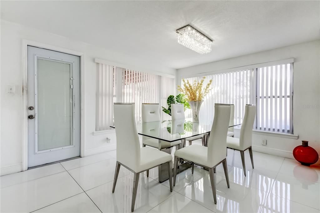 待售: $498,750 (5 贝兹, 4 浴室, 1723 平方英尺)