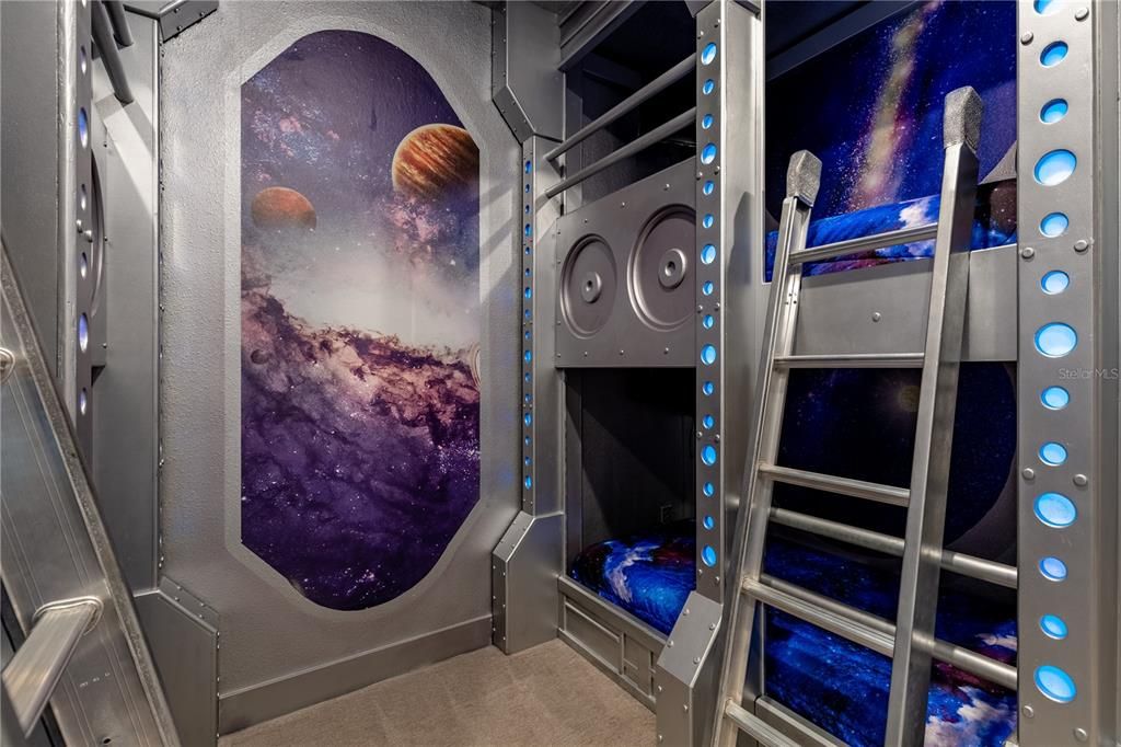 For Sale: $2,225,000 (6 beds, 6 baths, 4588 Square Feet)