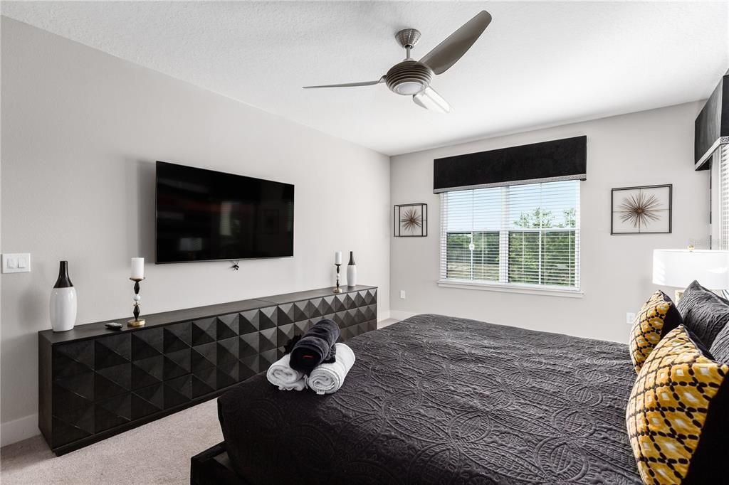 For Sale: $2,225,000 (6 beds, 6 baths, 4588 Square Feet)