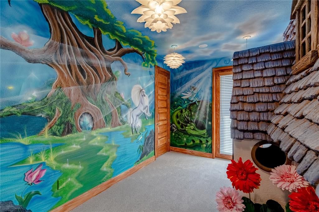 For Sale: $2,225,000 (6 beds, 6 baths, 4588 Square Feet)