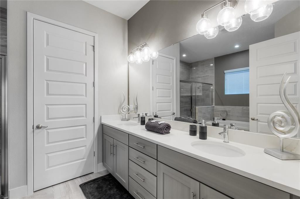 For Sale: $2,225,000 (6 beds, 6 baths, 4588 Square Feet)