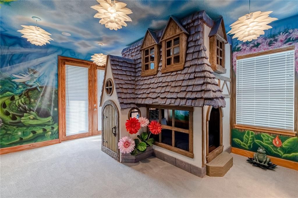 For Sale: $2,225,000 (6 beds, 6 baths, 4588 Square Feet)