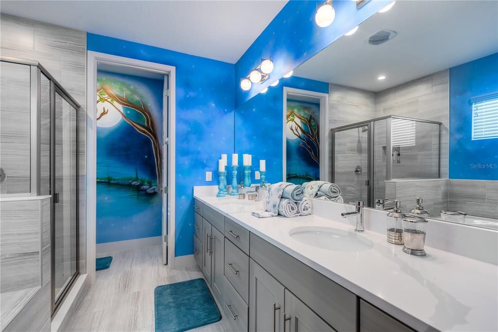 For Sale: $2,225,000 (6 beds, 6 baths, 4588 Square Feet)