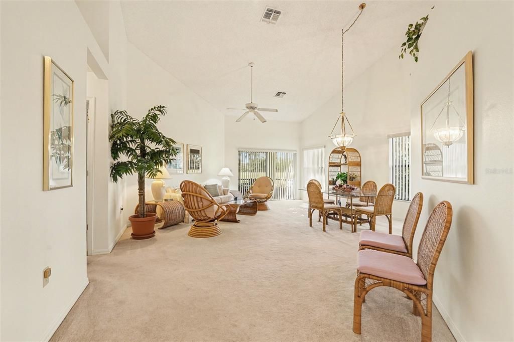 En Venta: $279,000 (2 camas, 2 baños, 1564 Pies cuadrados)