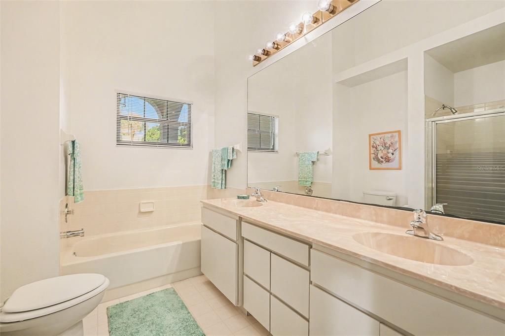 En Venta: $279,000 (2 camas, 2 baños, 1564 Pies cuadrados)