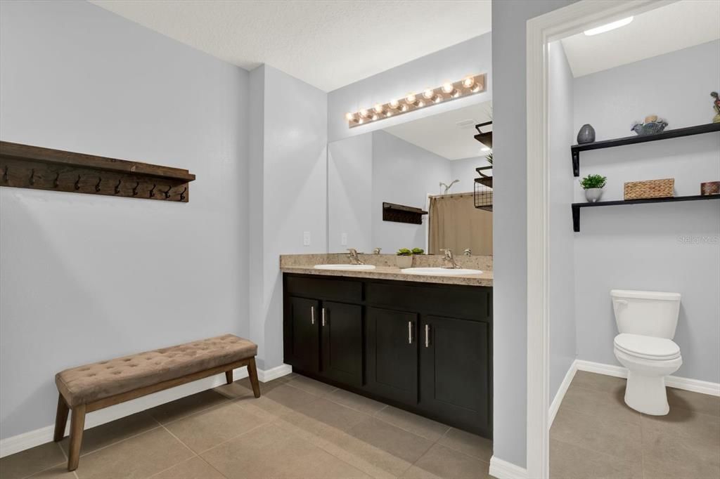 En Venta: $415,000 (5 camas, 3 baños, 2447 Pies cuadrados)