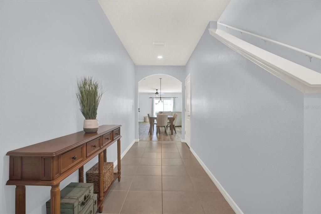 En Venta: $415,000 (5 camas, 3 baños, 2447 Pies cuadrados)