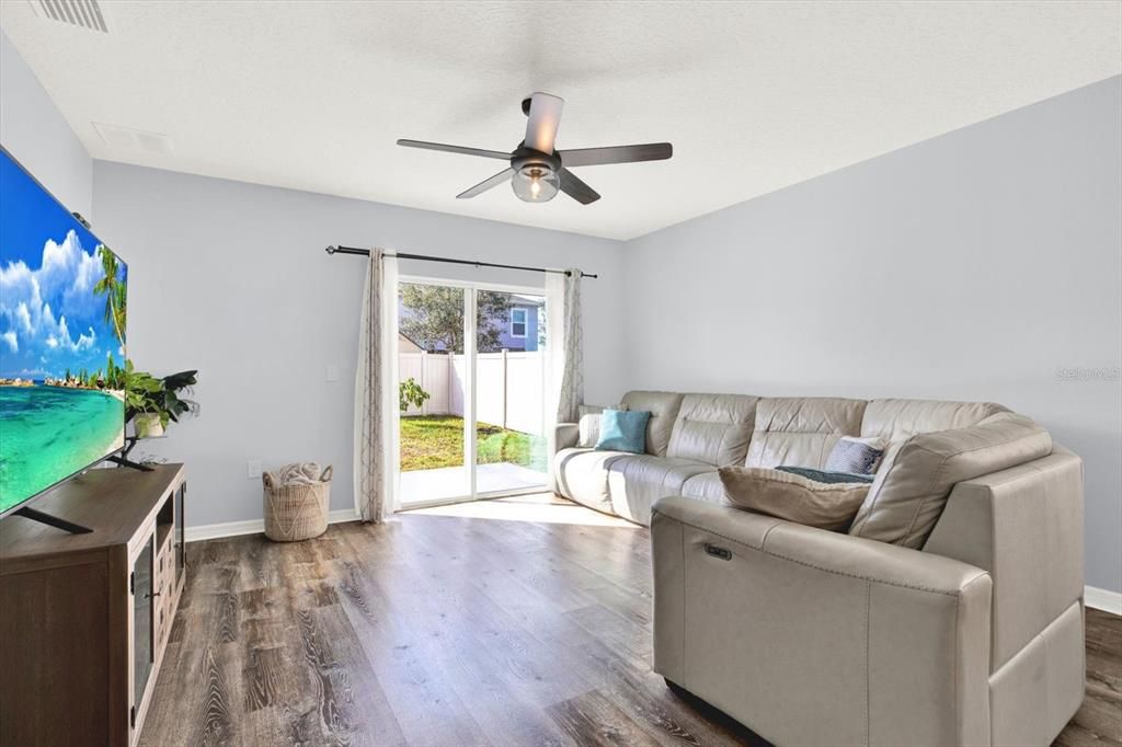 En Venta: $415,000 (5 camas, 3 baños, 2447 Pies cuadrados)