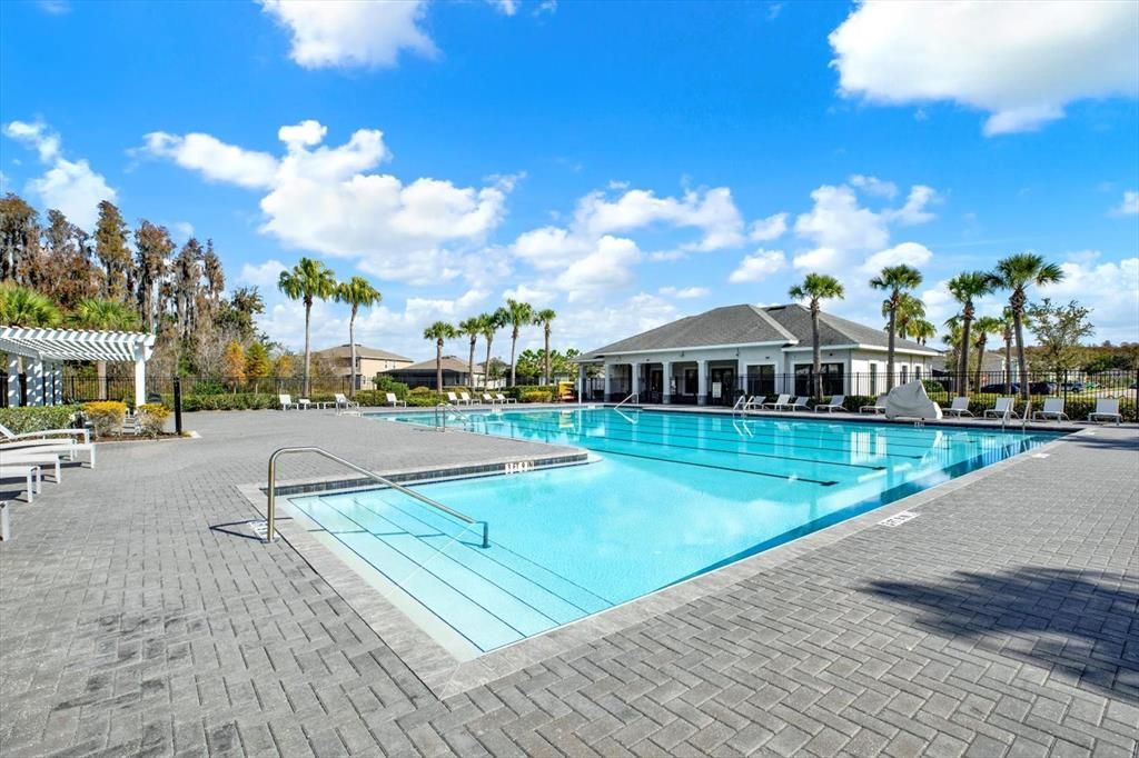 En Venta: $415,000 (5 camas, 3 baños, 2447 Pies cuadrados)