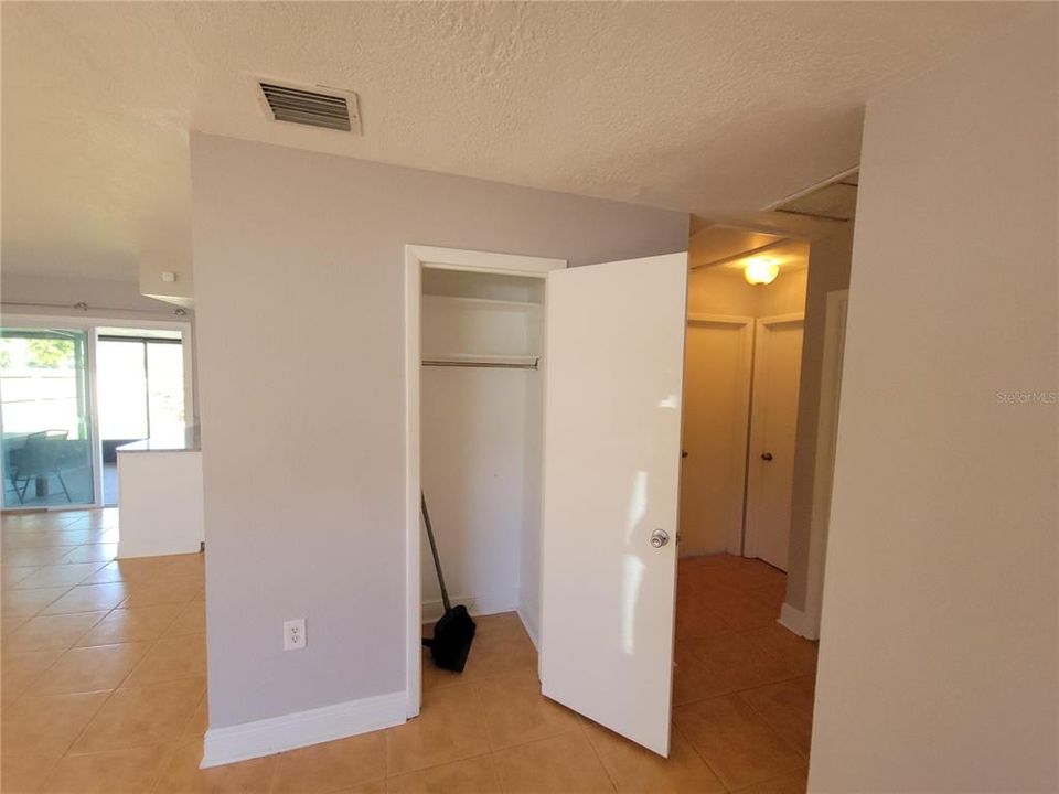 待售: $299,999 (3 贝兹, 1 浴室, 1146 平方英尺)