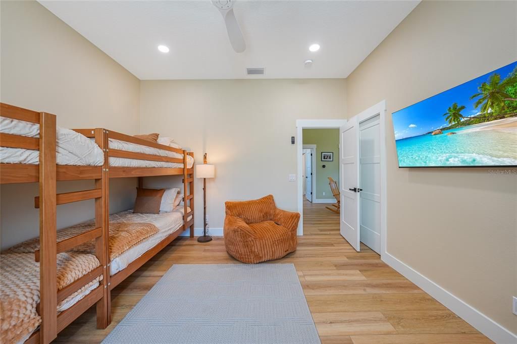 На продажу: $1,650,000 (4 спален, 3 ванн, 4076 Квадратных фут)