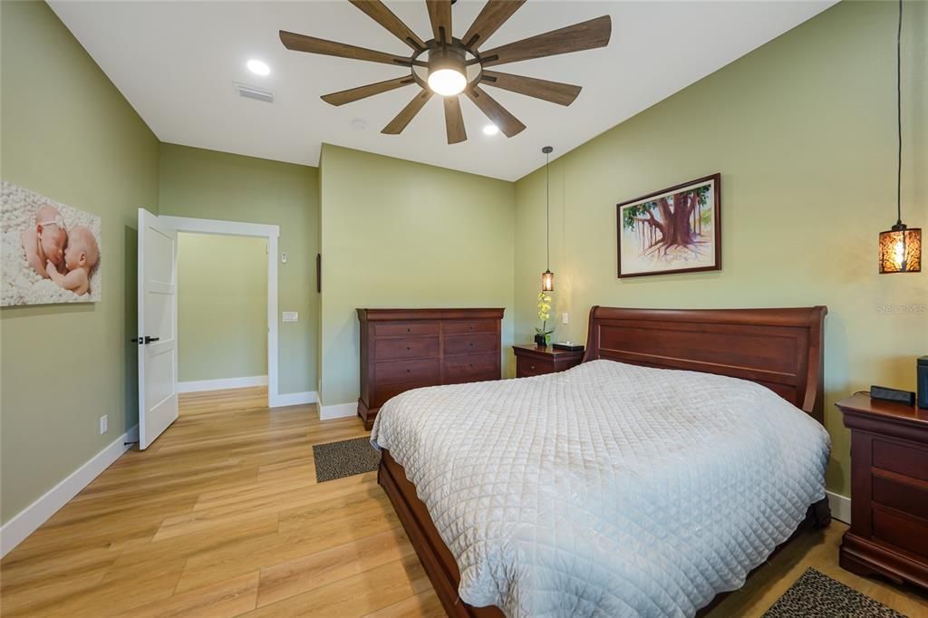 На продажу: $1,650,000 (4 спален, 3 ванн, 4076 Квадратных фут)