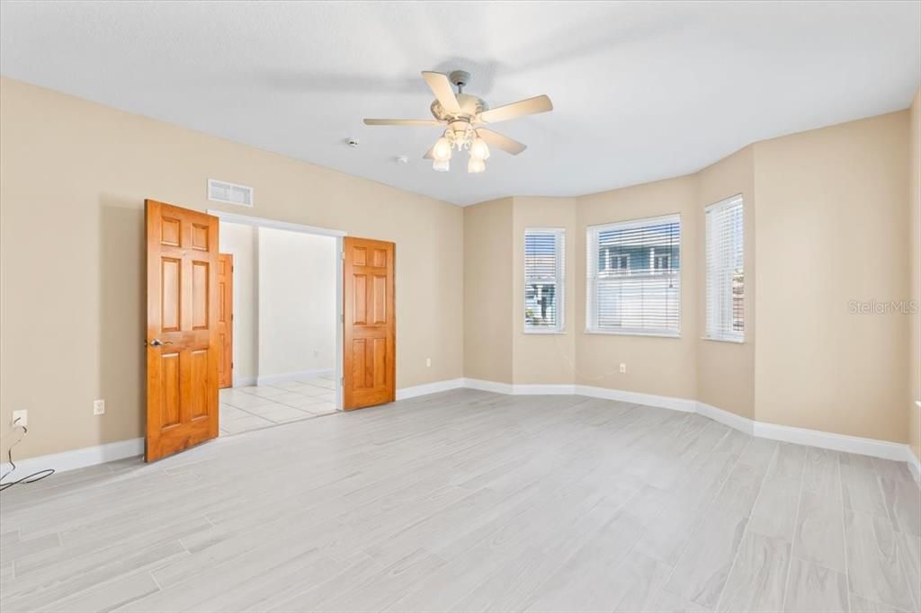 For Sale: $1,195,000 (3 beds, 2 baths, 3550 Square Feet)