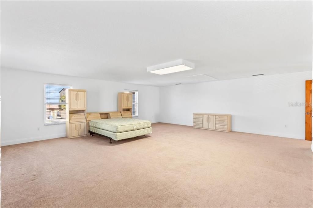 For Sale: $1,195,000 (3 beds, 2 baths, 3550 Square Feet)