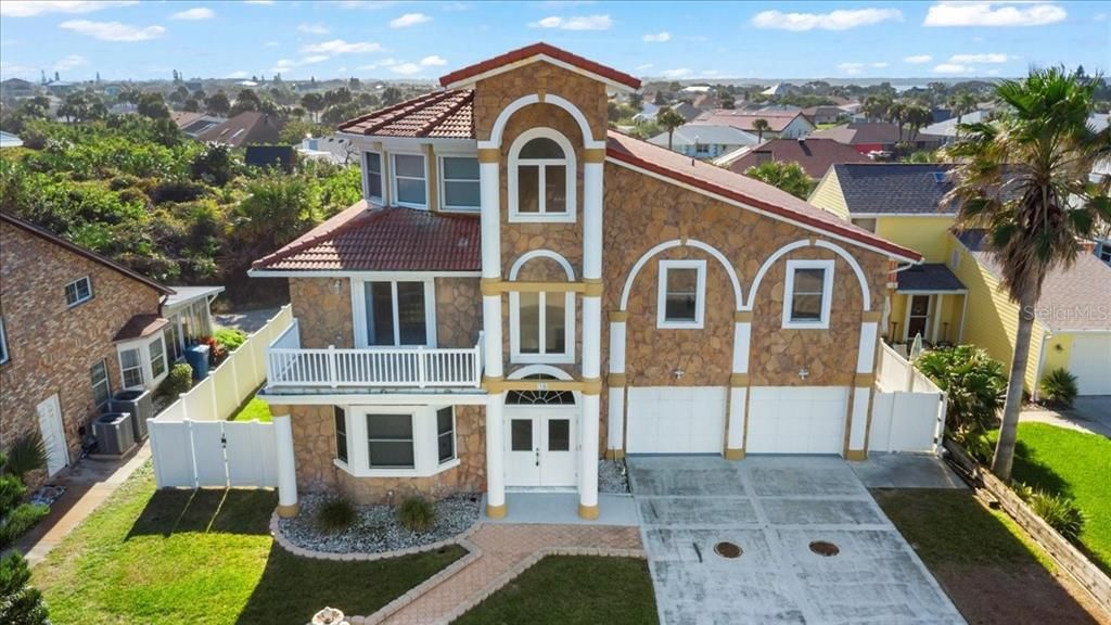 For Sale: $1,195,000 (3 beds, 2 baths, 3550 Square Feet)