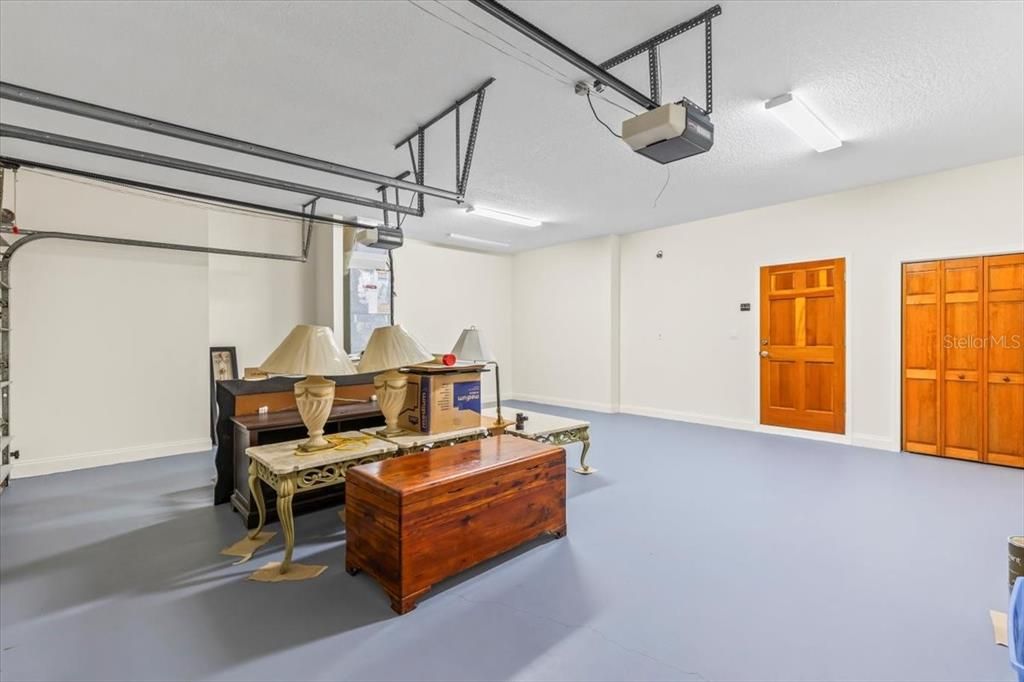 For Sale: $1,195,000 (3 beds, 2 baths, 3550 Square Feet)