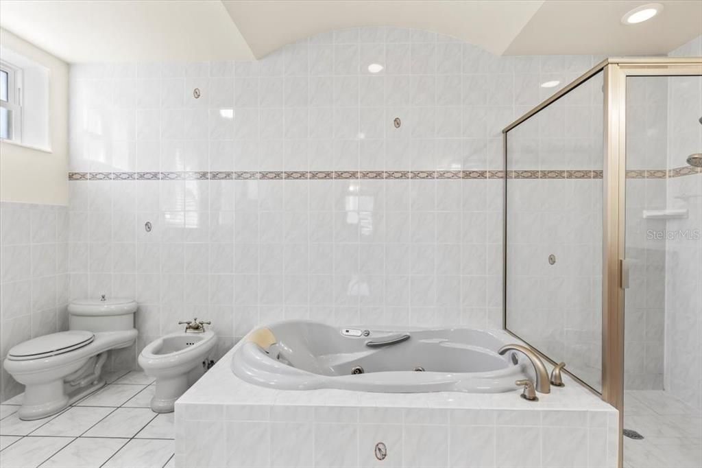 For Sale: $1,195,000 (3 beds, 2 baths, 3550 Square Feet)