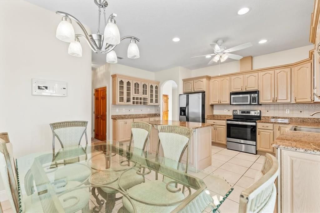 For Sale: $1,195,000 (3 beds, 2 baths, 3550 Square Feet)